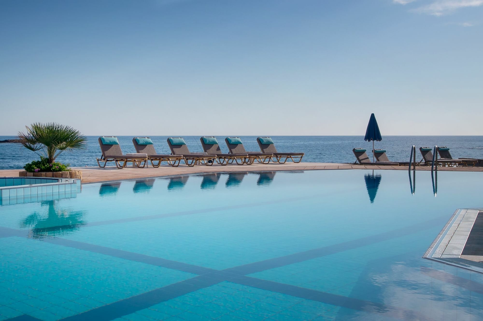 Pyrgos Beach Hotel Apartments Malia Eksteriør bilde